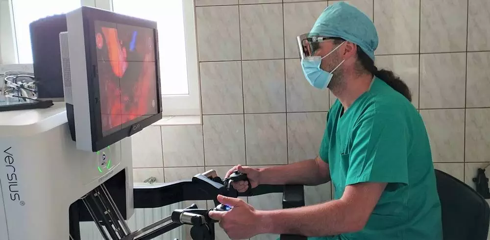 Chirurg i robot kontra rak prostaty. Operacja z wykorzystaniem specjalistycznego robota / fot. UM Gliwice
