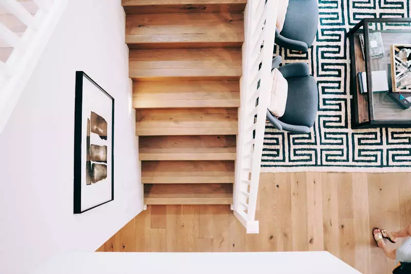 Kiedy warto wybrać schody drewniane wspornikowe?