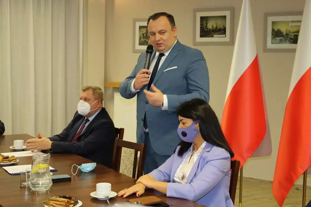 Marszałek województwa śląskiego na spotkaniu grupy G-8 w powiecie gliwickim / fot. Starostwo