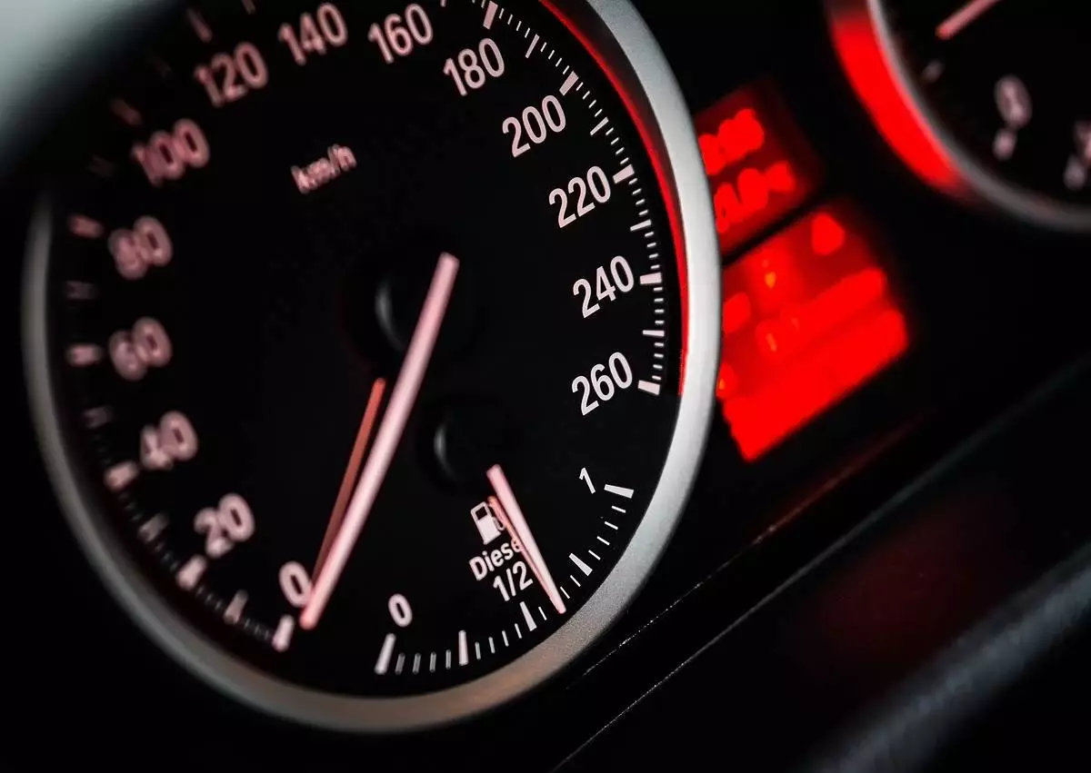 Nadmierna prędkość: cicha zabójczyni na drogach / fot. Pixabay
