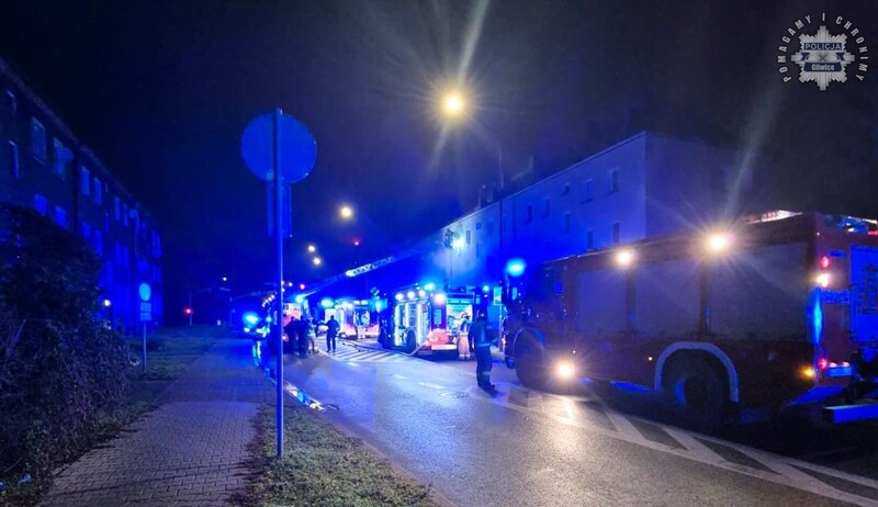 Nocny pożar w bloku przy ulicy Warszawskiej. Ewakuowano mieszkańców