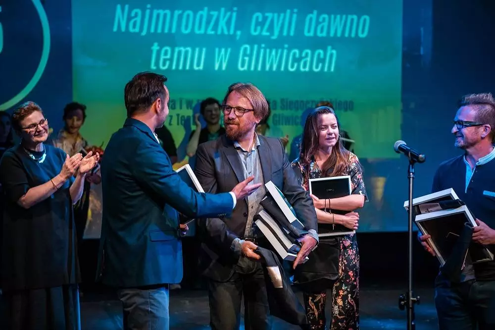 Spektakl „Najmrodzki, czyli dawno temu w Gliwicach”, wyprodukowany przez Teatr Miejski w Gliwicach zdobył Grand Prix na 25. Ogólnopolskim Konkursie Na Wystawienie Polskiej Sztuki Współczesnej