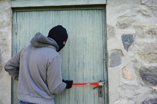 Wyjeżdżasz na Wielkanoc? Zadbaj o odpowiednie zabezpieczenie domu