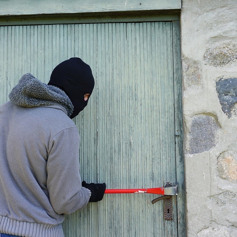 Wyjeżdżasz na Wielkanoc? Zadbaj o odpowiednie zabezpieczenie domu