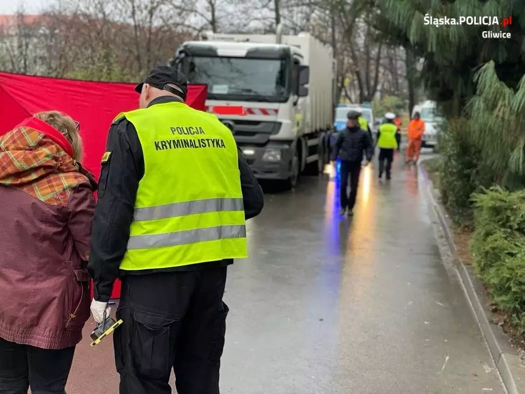 Wypadek w Gliwicach! Śmieciarka śmiertelnie potrąciła 37-latka